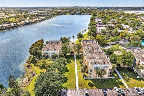 Copropriété à vendre à Miami, Floride: 2 chambres, 110.74 m2 № 1094158 - photo 3