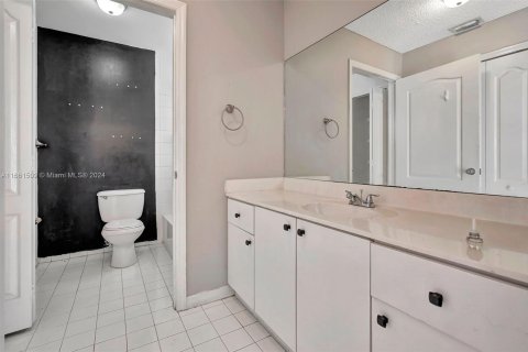 Condo in Hialeah, Florida, 3 bedrooms  № 1380217 - photo 26