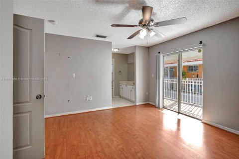 Condo in Hialeah, Florida, 3 bedrooms  № 1380217 - photo 21