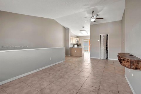 Copropriété à vendre à Hialeah, Floride: 3 chambres, 117.99 m2 № 1380217 - photo 10