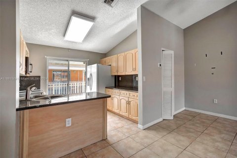 Copropriété à vendre à Hialeah, Floride: 3 chambres, 117.99 m2 № 1380217 - photo 6