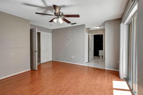 Condo in Hialeah, Florida, 3 bedrooms  № 1380217 - photo 22