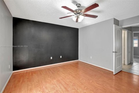 Copropriété à vendre à Hialeah, Floride: 3 chambres, 117.99 m2 № 1380217 - photo 23