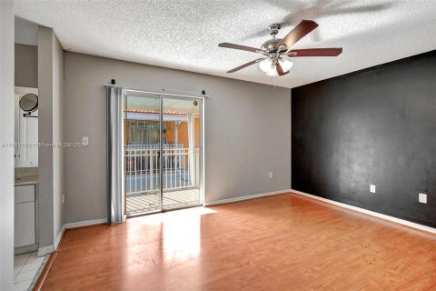 Condo in Hialeah, Florida, 3 bedrooms  № 1380217 - photo 20