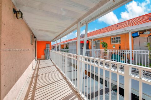 Copropriété à vendre à Hialeah, Floride: 3 chambres, 117.99 m2 № 1380217 - photo 17