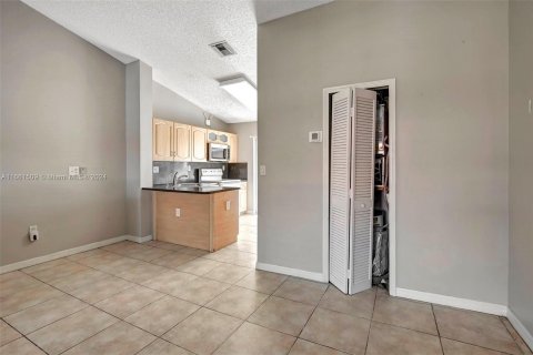 Copropriété à vendre à Hialeah, Floride: 3 chambres, 117.99 m2 № 1380217 - photo 11