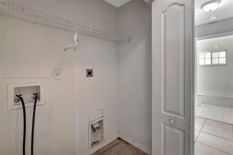 Condo in Hialeah, Florida, 3 bedrooms  № 1380217 - photo 8