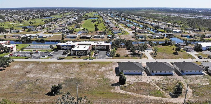 Terrain à Rotonda, Floride № 872150