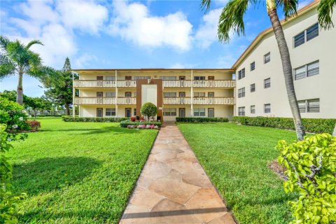 Condo in Boca Raton, Florida, 1 bedroom  № 1282647 - photo 1