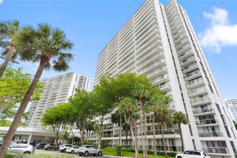 Condo in Aventura, Florida, 2 bedrooms  № 1224227 - photo 2