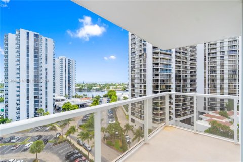 Copropriété à vendre à Aventura, Floride: 2 chambres, 106.28 m2 № 1224227 - photo 9