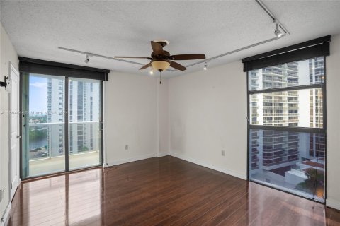 Condominio en venta en Aventura, Florida, 2 dormitorios, 106.28 m2 № 1224227 - foto 17