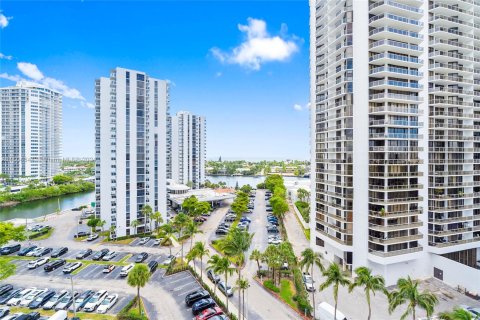 Condo in Aventura, Florida, 2 bedrooms  № 1224227 - photo 25