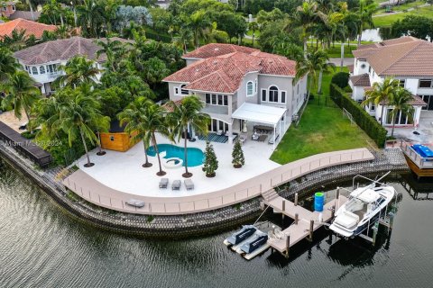 Villa ou maison à vendre à Hollywood, Floride: 4 chambres, 452.25 m2 № 1224260 - photo 1