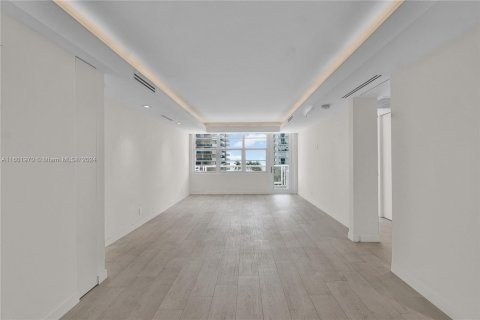 Condo in Miami Beach, Florida, 2 bedrooms  № 1224288 - photo 1