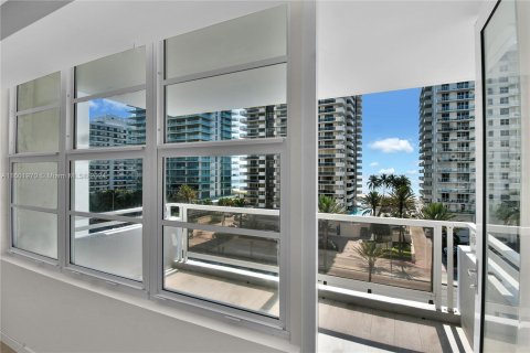 Condo in Miami Beach, Florida, 2 bedrooms  № 1224288 - photo 10