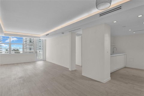 Condo in Miami Beach, Florida, 2 bedrooms  № 1224288 - photo 6