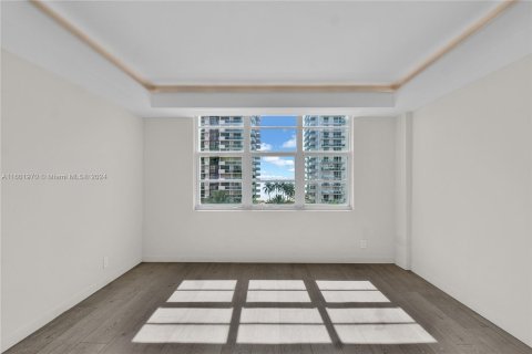 Condo in Miami Beach, Florida, 2 bedrooms  № 1224288 - photo 14