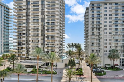 Condo in Miami Beach, Florida, 2 bedrooms  № 1224288 - photo 12