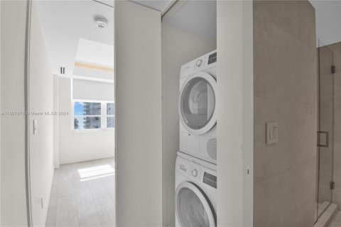 Condo in Miami Beach, Florida, 2 bedrooms  № 1224288 - photo 18