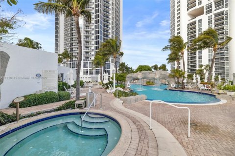 Studio in the Condo in Sunny Isles Beach, Florida  № 193714 - photo 27