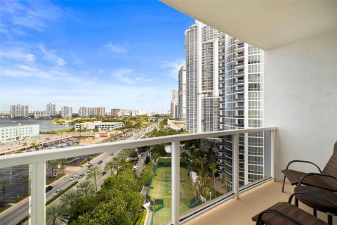 Studio in the Condo in Sunny Isles Beach, Florida  № 193714 - photo 18