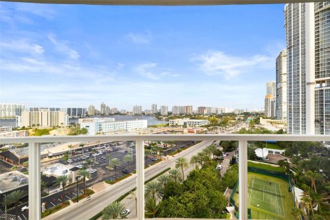 Studio in the Condo in Sunny Isles Beach, Florida  № 193714 - photo 17