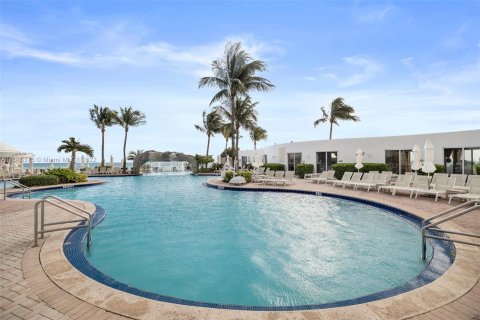 Studio in the Condo in Sunny Isles Beach, Florida  № 193714 - photo 26