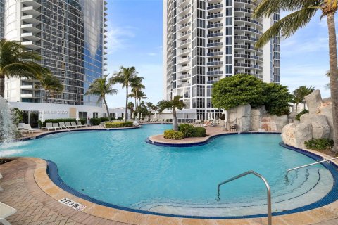 Studio in the Condo in Sunny Isles Beach, Florida  № 193714 - photo 28