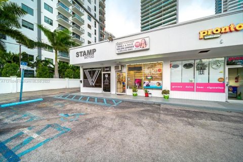 Commercial property in Miami, Florida № 193712 - photo 2