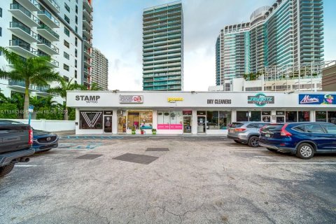 Commercial property in Miami, Florida № 193712 - photo 3