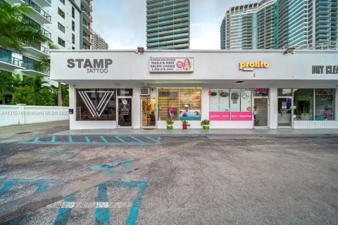 Commercial property in Miami, Florida № 193712 - photo 1