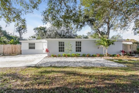 Villa ou maison à louer à Sarasota, Floride: 3 chambres, 163.51 m2 № 1371429 - photo 1