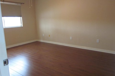 Condo in Tamarac, Florida, 2 bedrooms  № 936683 - photo 14