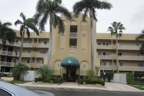 Condominio en venta en Tamarac, Florida, 2 dormitorios, 140.1 m2 № 936683 - foto 28