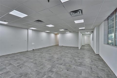 Immobilier commercial à louer à Gainesville, Floride: 34365.2 m2 № 1351440 - photo 12