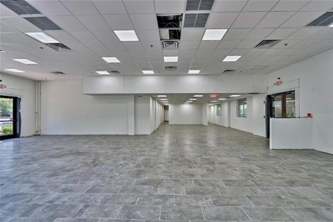 Immobilier commercial à louer à Gainesville, Floride: 34365.2 m2 № 1351440 - photo 11