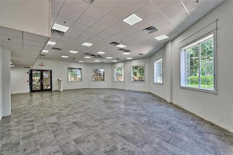 Immobilier commercial à louer à Gainesville, Floride: 34365.2 m2 № 1351440 - photo 10