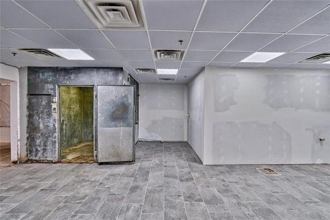 Immobilier commercial à louer à Gainesville, Floride: 34365.2 m2 № 1351440 - photo 16