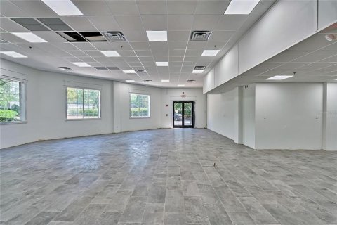 Immobilier commercial à louer à Gainesville, Floride: 34365.2 m2 № 1351440 - photo 8