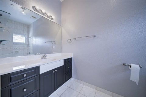 Townhouse in Miami, Florida 2 bedrooms, 109.62 sq.m. № 1353778 - photo 20