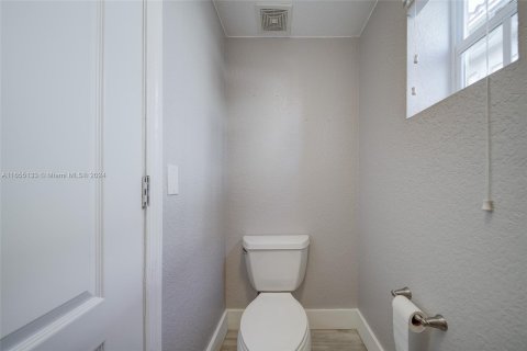 Townhouse in Miami, Florida 2 bedrooms, 109.62 sq.m. № 1353778 - photo 24