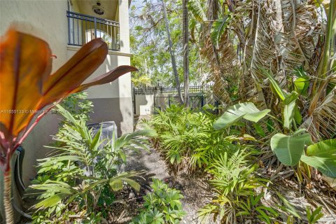 Townhouse in Miami, Florida 2 bedrooms, 109.62 sq.m. № 1353778 - photo 4