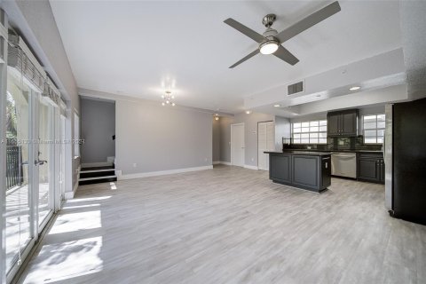 Townhouse in Miami, Florida 2 bedrooms, 109.62 sq.m. № 1353778 - photo 8