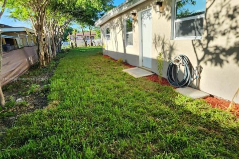 House in West Park, Florida 2 bedrooms, 90.12 sq.m. № 1353823 - photo 26