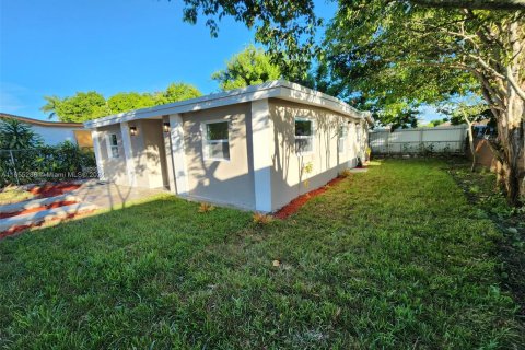 House in West Park, Florida 2 bedrooms, 90.12 sq.m. № 1353823 - photo 22