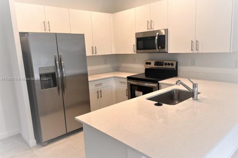 Townhouse in Coral Springs, Florida 3 bedrooms, 172.15 sq.m. № 1385587 - photo 3