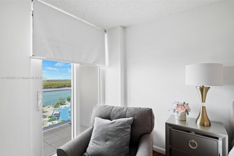 Condo in Sunny Isles Beach, Florida, 2 bedrooms  № 1385588 - photo 18