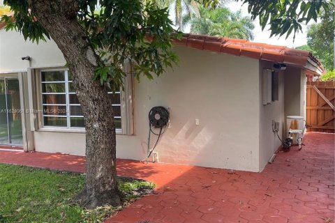 Casa en venta en Hallandale Beach, Florida, 3 dormitorios, 146.32 m2 № 1282362 - foto 14