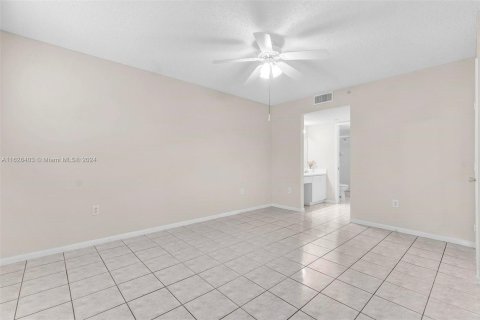 Copropriété à vendre à Pembroke Pines, Floride: 2 chambres, 105.63 m2 № 1282366 - photo 17